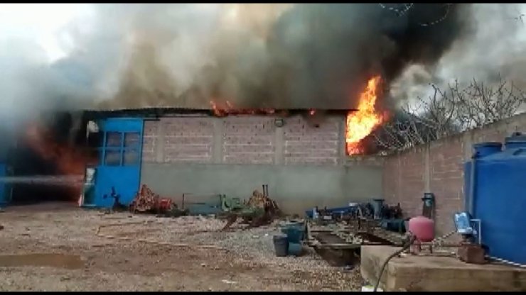 Adana’da Çiftlik Deposunda Yangın