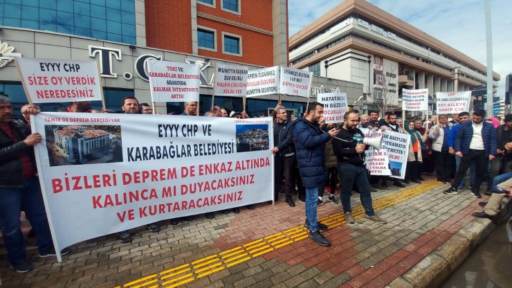 Toki Hak Sahiplerinden Karabağlar Belediyesi Önünde 'mağduruz' Eylemi