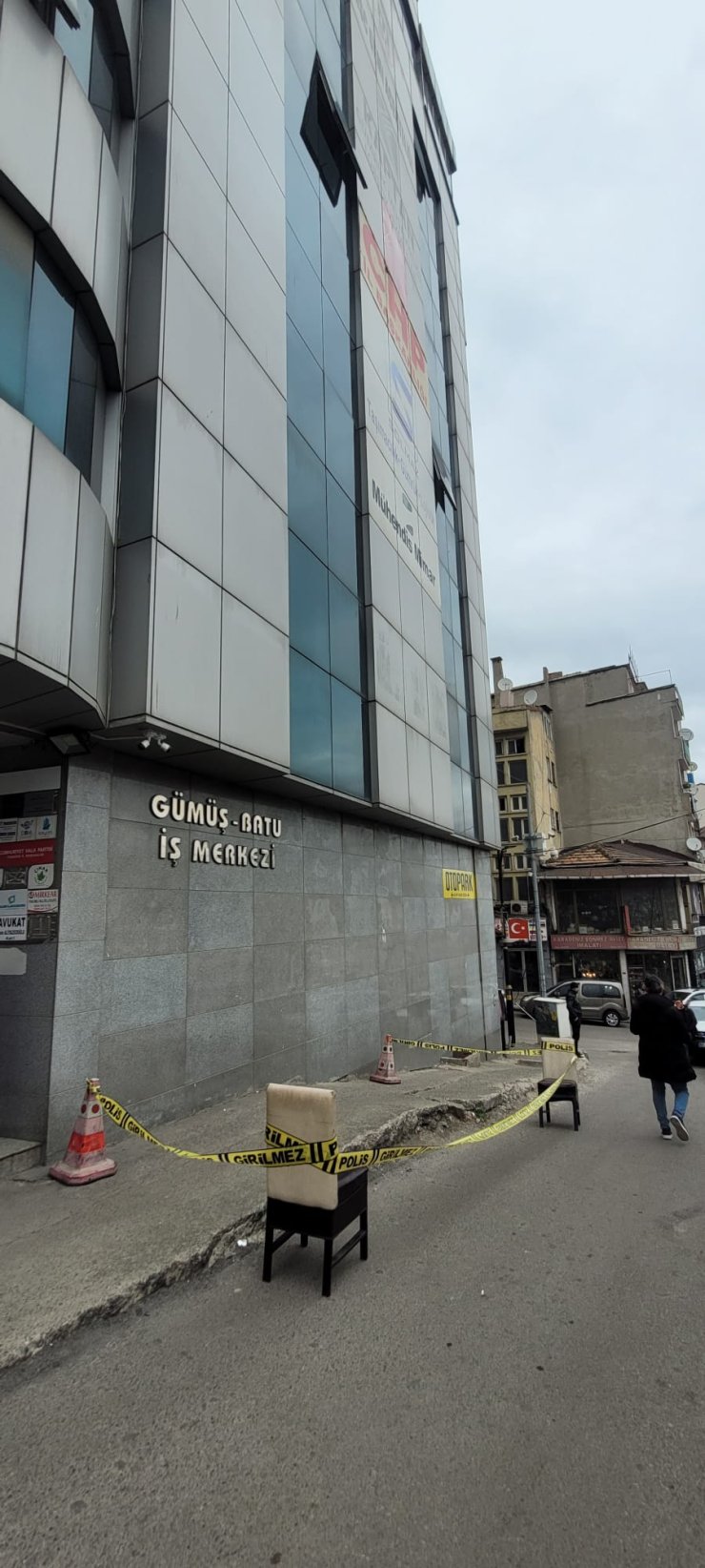 Trabzon’da Chp İl Başkanlığı Ve İş Yerine Kurşun İsabet Etti