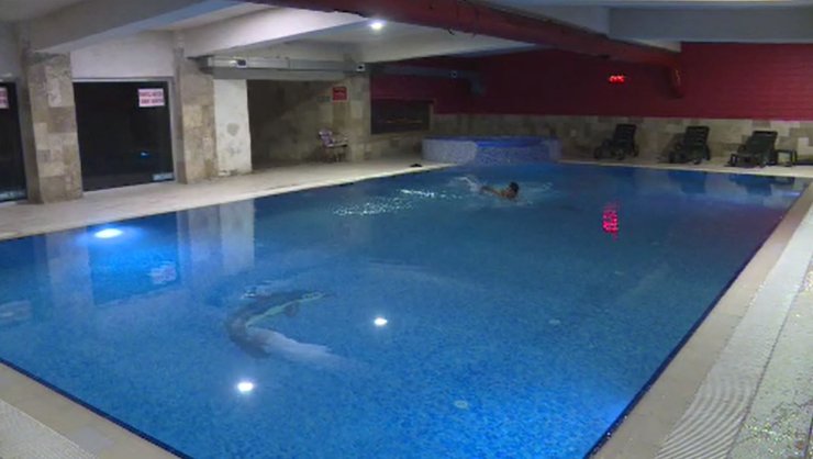 Galeria'da Spor Salonununda Kolonlar Tıraşlanmış, Yüzme Havuzunun 850 Metrekaresi Ruhsatsız