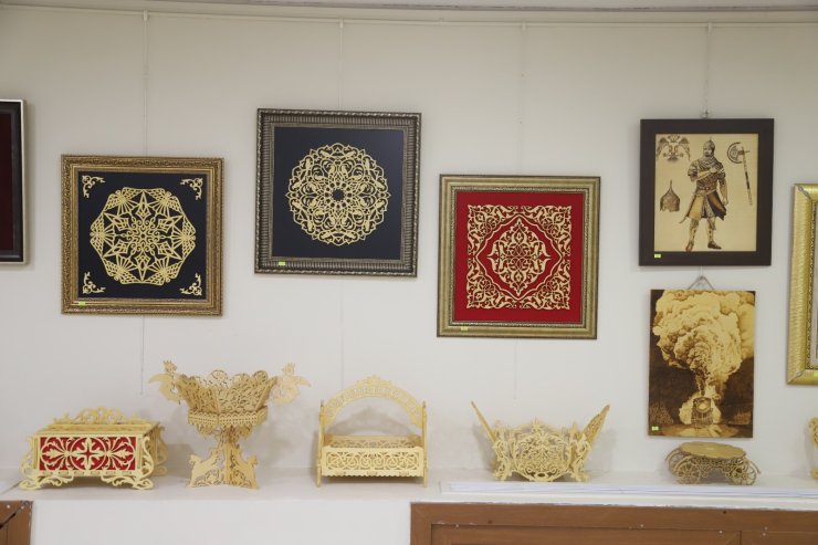 Kartal'da Ahşap El Sanatları Sergisi Açıldı
