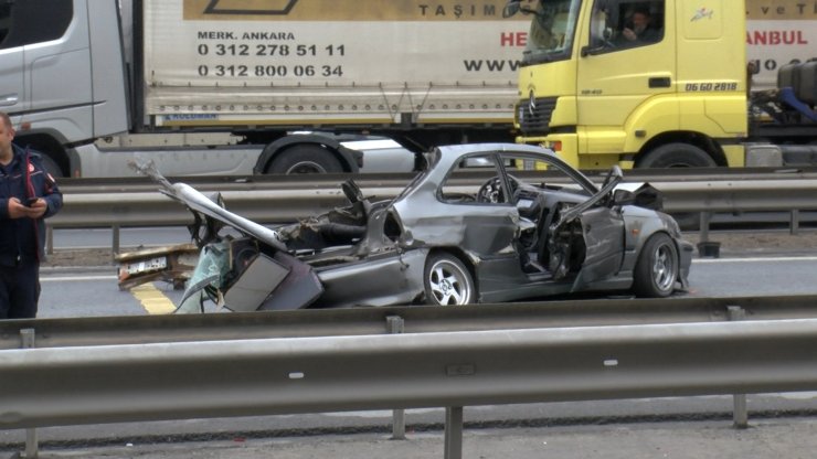 Ambarlı'da Otomobil Tır'a Arkadan Çarptı: 3 Ölü - 1